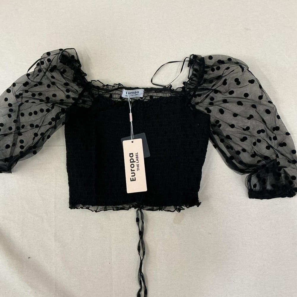 Black smocked crop top 🖤